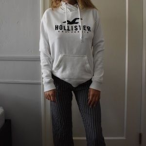 white hollister logo hoodie// small